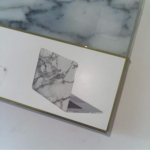 iHome Zoe 13” MacBook Pro White & Black Marble Laptop Cover - New! Reemoly - Picture 2 of 7